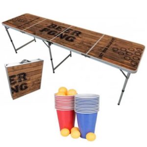 Kit beer pong en location avec une table pliable, 20 gobelets et des balles de ping pong