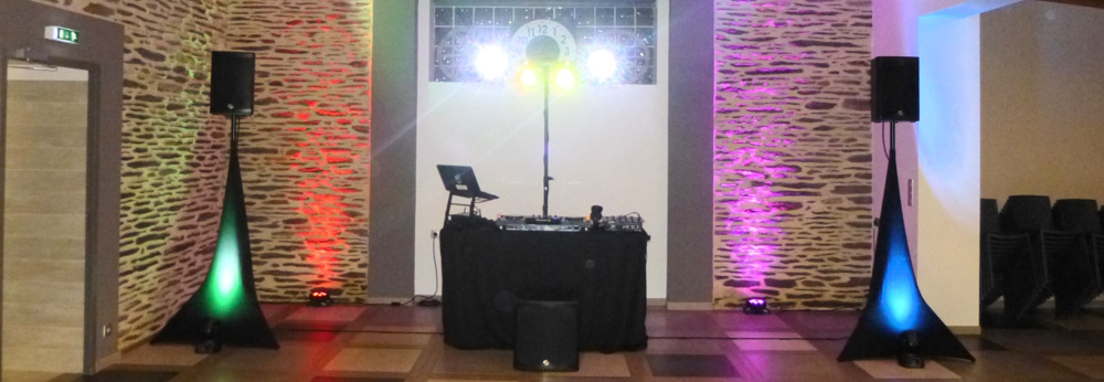 Enceinte Karaoké 300W - Autonome - 2 Microphones pour chanter danser,  lecteur USB/Bluetooth/AUX/SD - lumière LED SONO DJ, Fêtes
