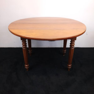 Table en bois ancienne avec bords repliables